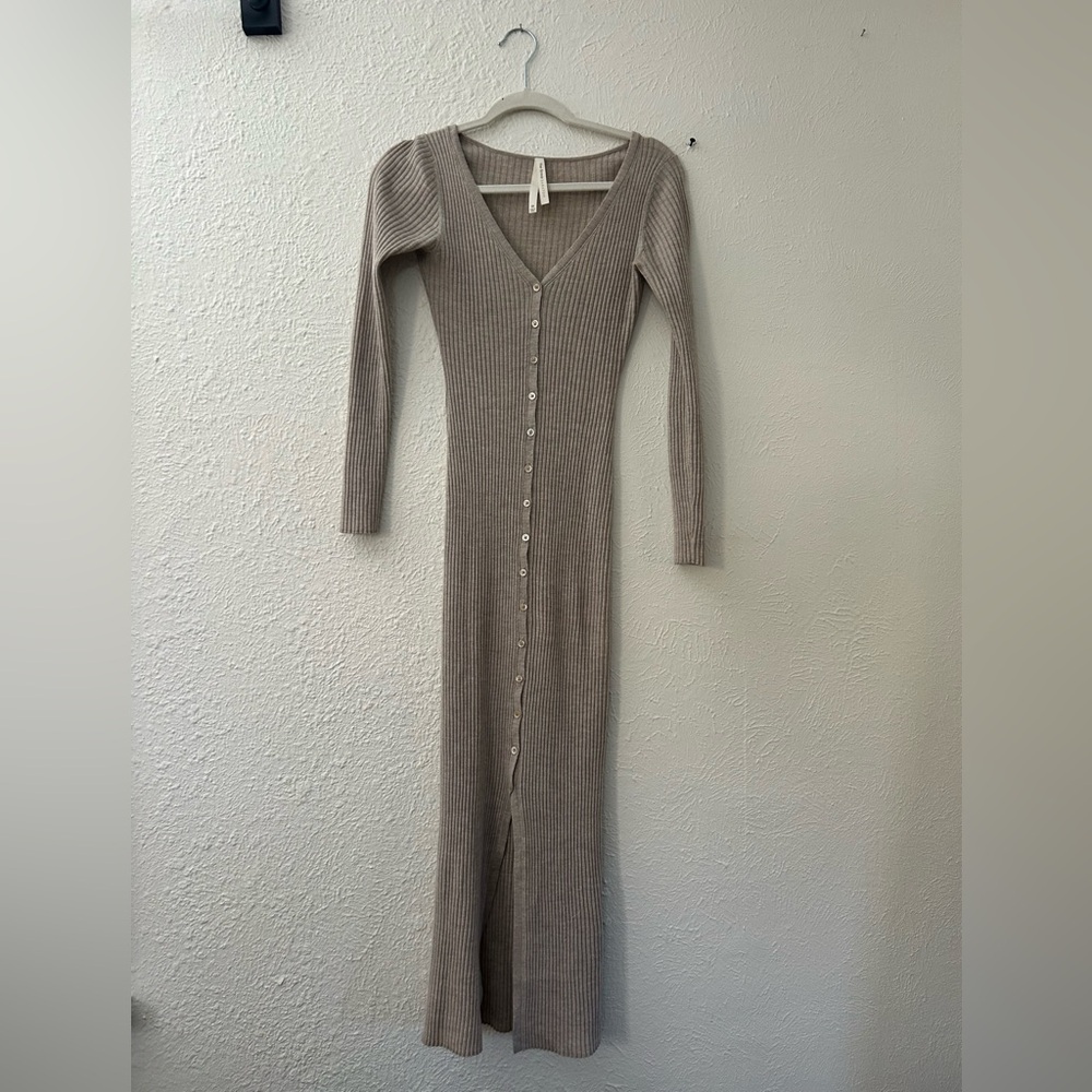 Aritzia Babaton Taupe Long Sleeve Knit Dress